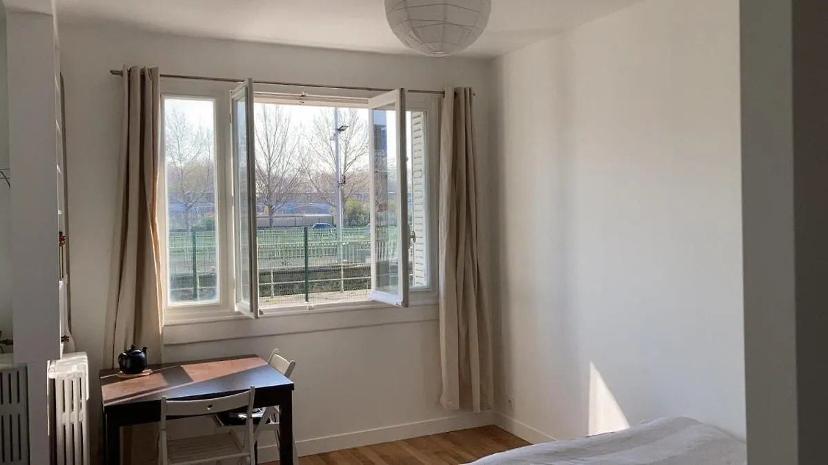 Studio Lumineux Avec Vue Sur Le Canal Paříž